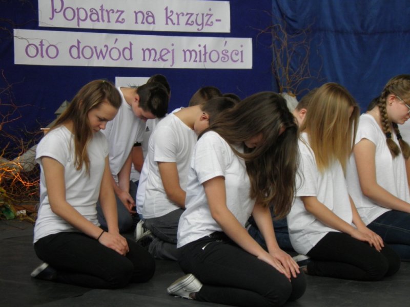 Popatrz na krzyż - misterium wielkanocne